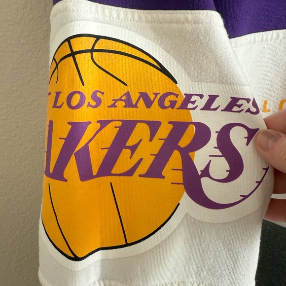 G-III 3 Four Los Angeles Lakers Purple and Gray Crewneck Sweatshirt size Medium - Picture 4 of 5